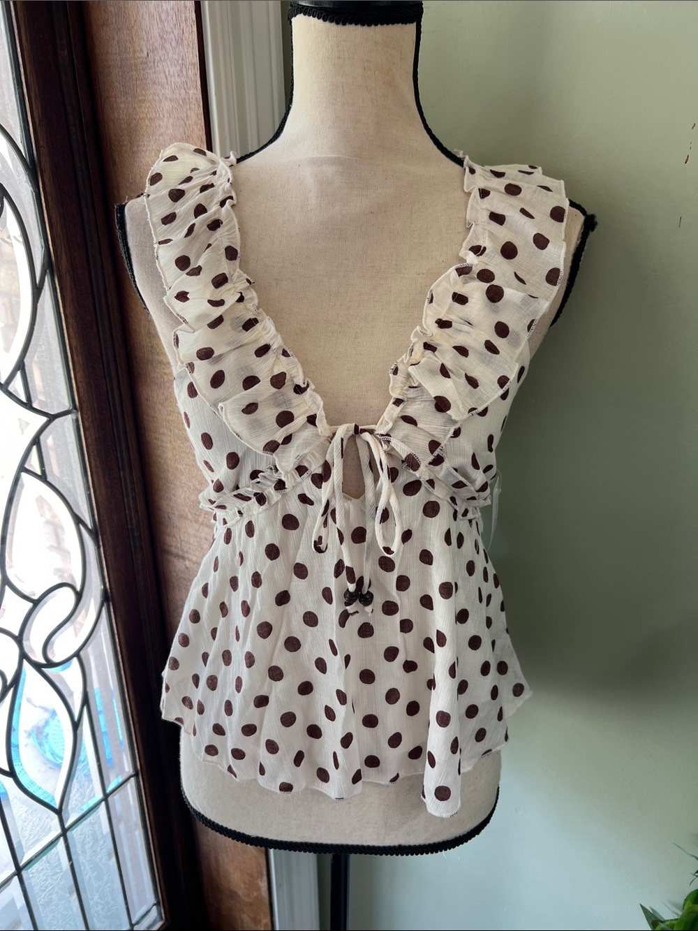 Sleeveless Polka Dot Ruffle Tie-Front Camisole - White/Brown